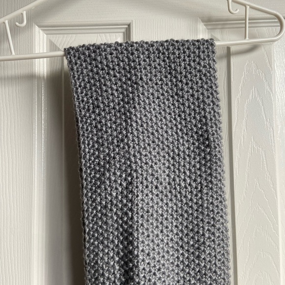 Grey hand knit tassel scarf - Picture 4 of 4